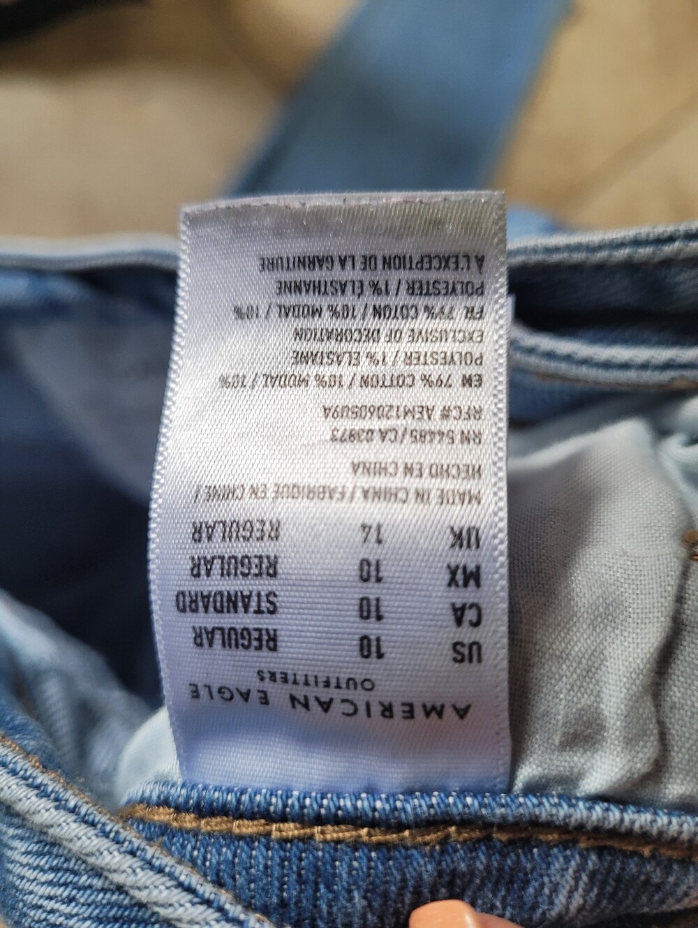 American Eagle Outfitters Mom Jeans - Picture 4 of 5
